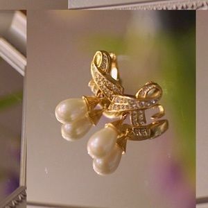 Vintage Dior Clip-on Pearl Earrings